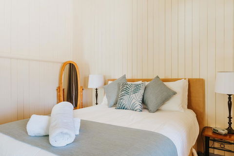 Apple Blossom Cottages - Hobart Tourism 10