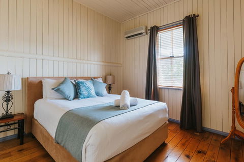 Apple Blossom Cottages - Hobart Tourism 8