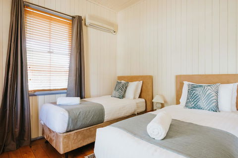 Apple Blossom Cottages - Hobart Tourism 11