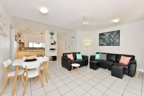 Tropical Reef Apartments - Hobart Tourism 25