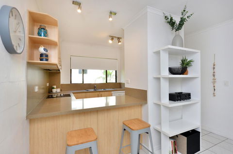 Tropical Reef Apartments - Hobart Tourism 26