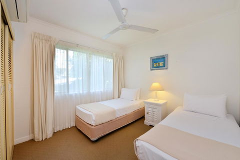 Tropical Reef Apartments - Hobart Tourism 13