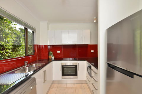 Tropical Reef Apartments - Hobart Tourism 11