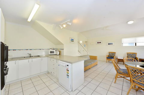 Driftwood Mantaray - Official Onsite Reception And Check In - Hobart Tourism 25