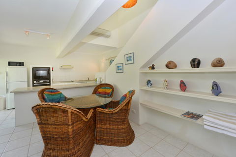 Driftwood Mantaray - Official Onsite Reception And Check In - Hobart Tourism 10