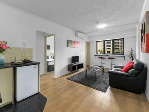 Central Brunswick Apartment Hotel - Hobart Tourism 7