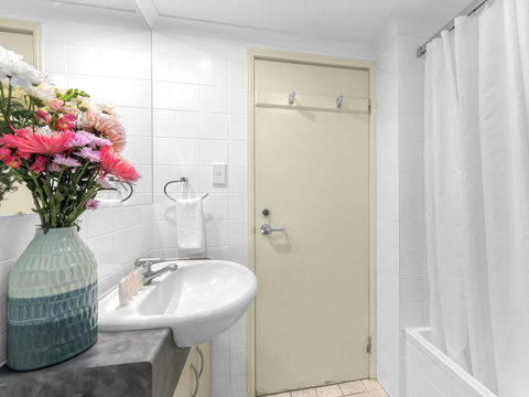 Central Brunswick Apartment Hotel - Hobart Tourism 22