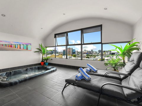 Central Brunswick Apartment Hotel - Hobart Tourism 11