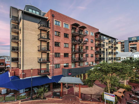 Central Brunswick Apartment Hotel - Hobart Tourism 1