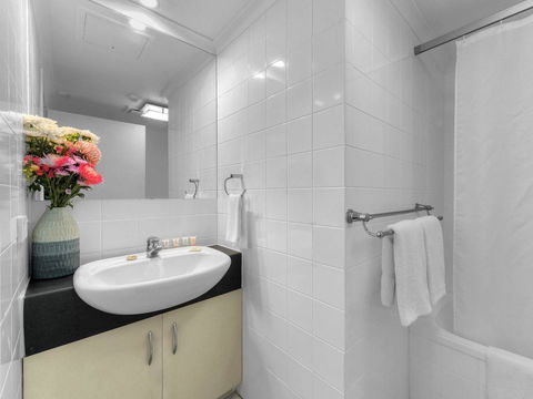 Central Brunswick Apartment Hotel - Hobart Tourism 21