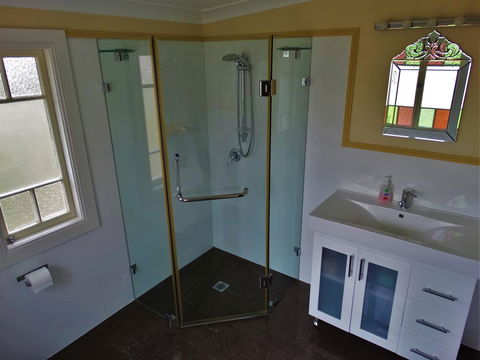 Loughmore House - Hobart Tourism 11