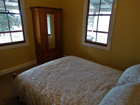 Loughmore House - Hobart Tourism 10