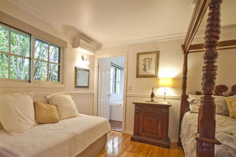 Curtis Falls Cottage - Hobart Tourism 20
