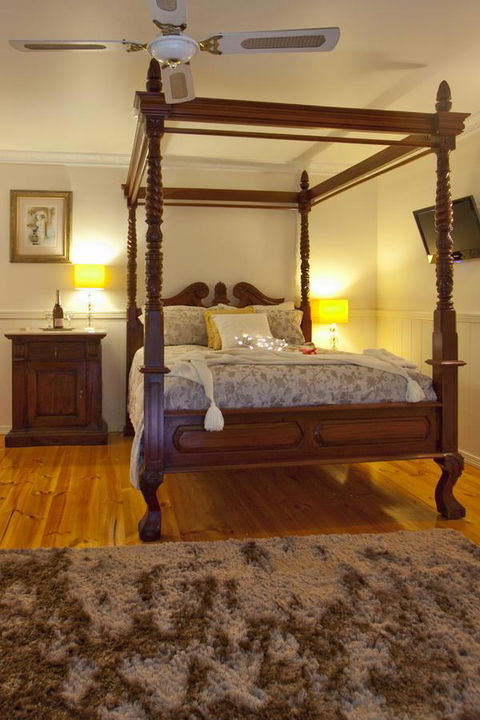 Curtis Falls Cottage - Hobart Tourism 6