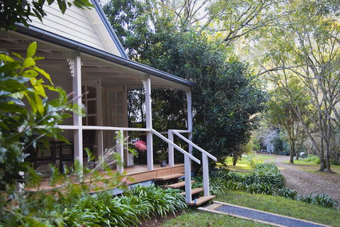 Curtis Falls Cottage - Hobart Tourism 15