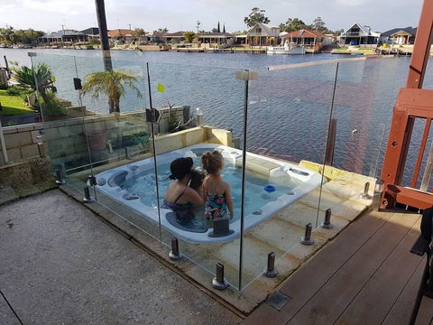 Waterside Resort Style - Tourism TAS 3