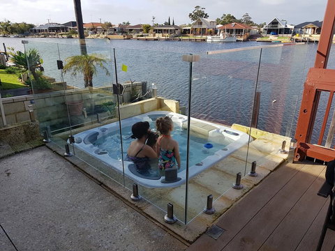 Waterside Resort Style - Tourism TAS 1