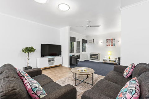 Wattle Grove Villa - Hobart Tourism 3