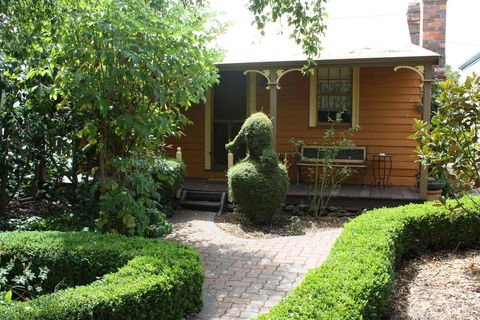 Westbury Gingerbread Cottages - Tourism TAS 3