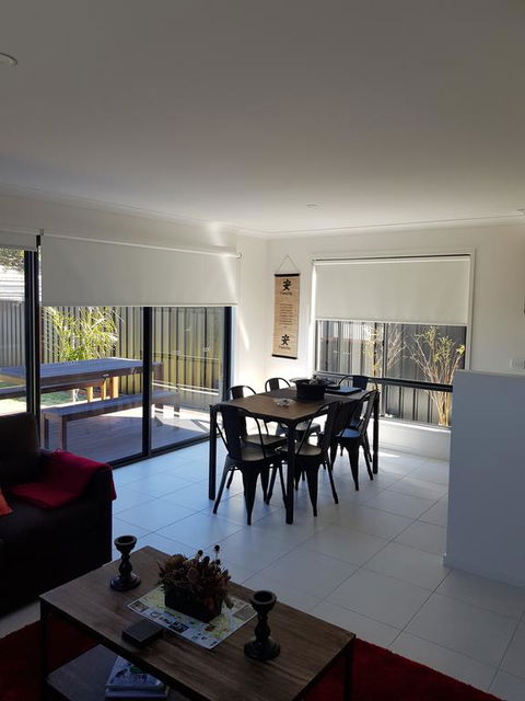 White Caps B - New Styles & Spacious Home - Hobart Tourism 1