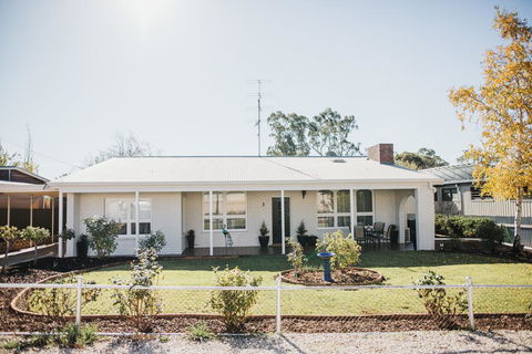 White On Wright Clare - Hobart Tourism 0