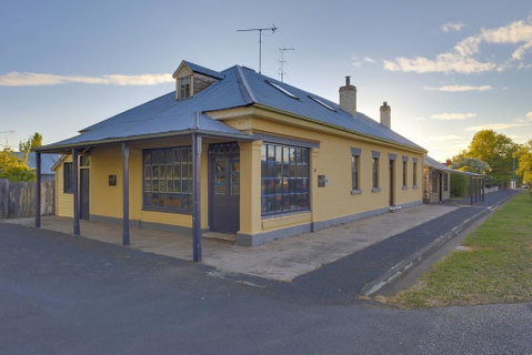 Whites Corner - Tourism TAS 3