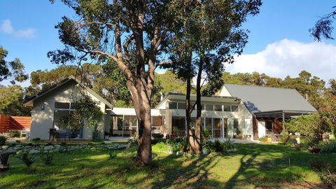 Wilderness House - Hobart Tourism 0