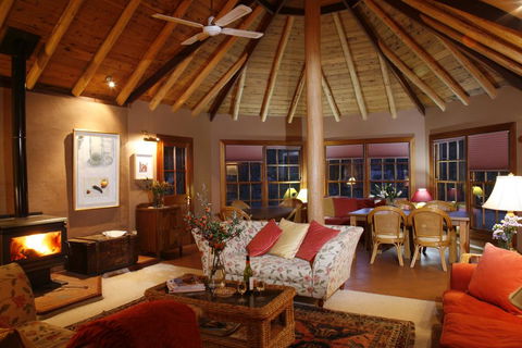 Wildwood Guesthouse - Hobart Tourism 0