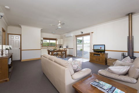 Windsors Edge Cottage Pokolbin - Hobart Tourism 3