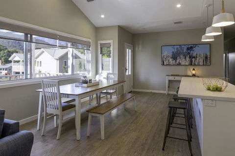 Winter Home - Our Place At Bright - Tourism TAS 3