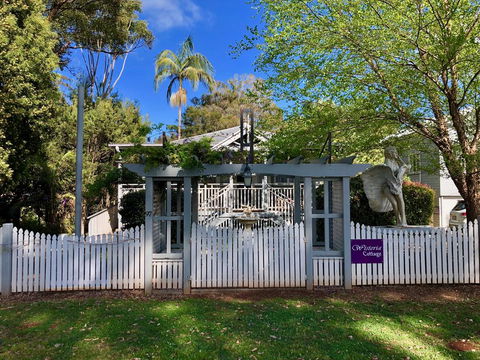 Wisteria Cottage 95 Main Western Road - Hobart Tourism 0