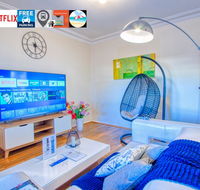 Wollongong station holiday house with Wi-Fi75 Inch TV NetflixParkingBeach - Tourism TAS