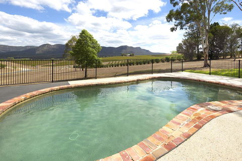 Worthington's Guest Cottage - Hobart Tourism 1