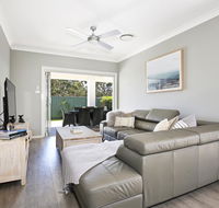 Wowly Waters - Pet Friendly - 1 Min Walk to Beach