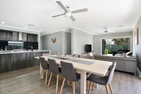 Wowly Waters - Pet Friendly - 1 Min Walk To Beach - Hobart Tourism 2
