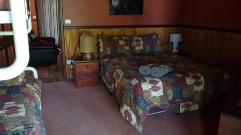Wrenwood Chalets - Hobart Tourism 1
