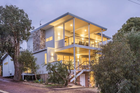 Yaringa - Hobart Tourism 0