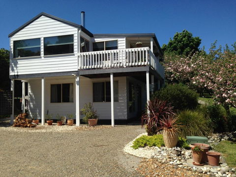 Yarra Glen Bed & Breakfast - Hobart Tourism 0