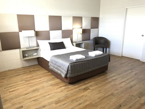 Yongala Lodge By The Strand - Tourism TAS 3