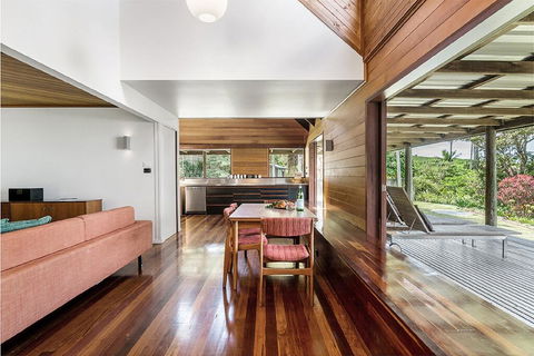 Your Luxury Escape - Cedar View - Hobart Tourism 1
