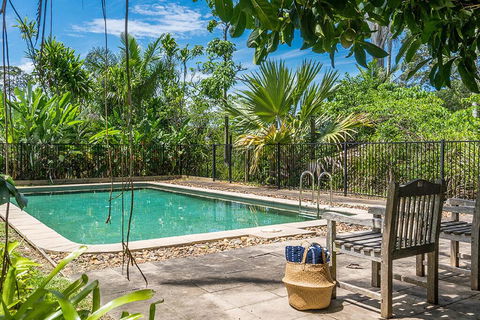 Your Luxury Escape - Cedar View - Hobart Tourism 3