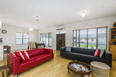 Zaahira House - Hobart Tourism 1