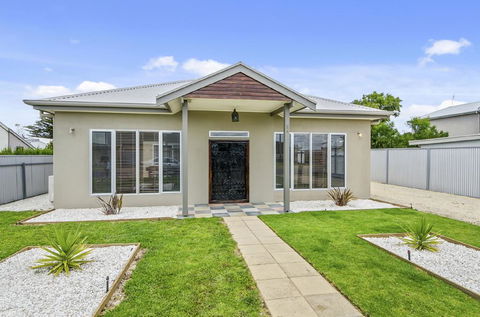 Zaahira House - Hobart Tourism 0