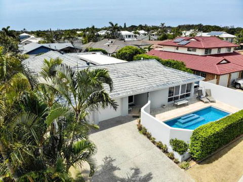 Relax At Bokarina Beach House Walk To Beach Relax By The Pool - Tourism TAS 2
