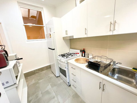 A Beautiful Terrace House With Parking & Courtyard - Tourism TAS 2