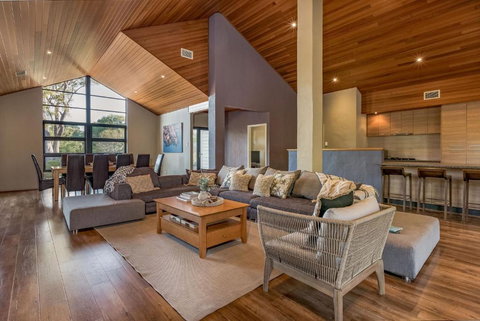 A Bush Utopia - Tourism TAS 4