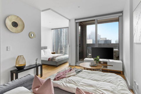 A Chic & Lovely 2BR Apt CBD With City Views - Tourism TAS 3