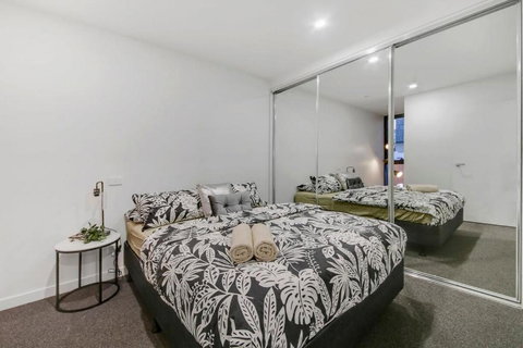A Comfy 2BR Apt 5-Min Walk To Melbourne Central - Tourism TAS 3