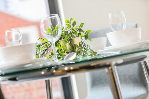 A Comfy 2BR Apt 5-Min Walk To Melbourne Central - Tourism TAS 4