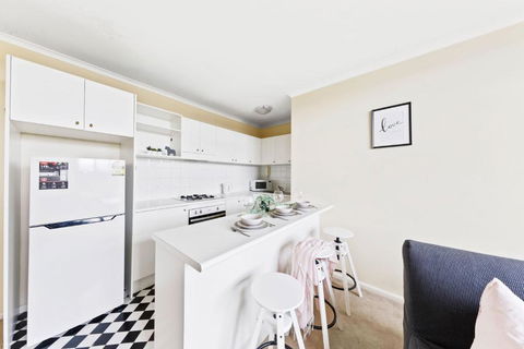 A Comfy & Cozy Apt In Clifton Hill FREE Parking - Tourism TAS 3